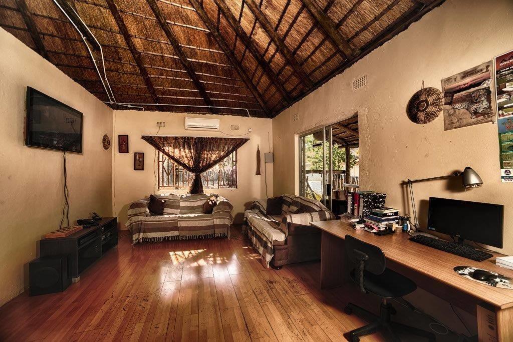 Motsebe Backpackers Hotel Maun Exterior foto